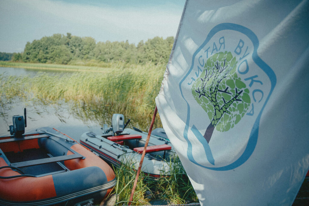 Boats and the “Clean Volga” project flag on the shore